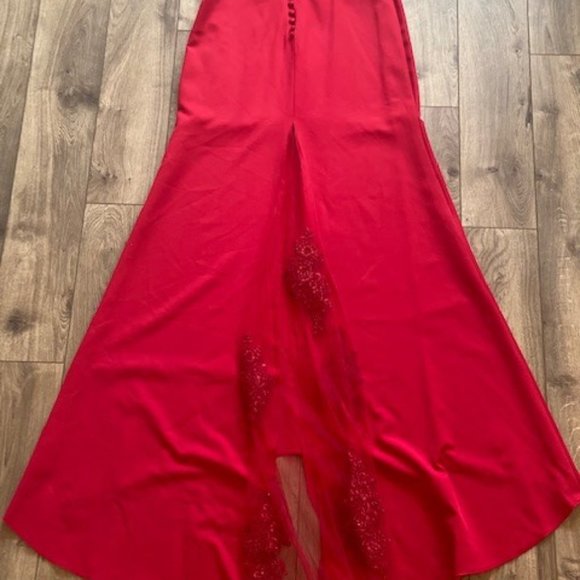 Red Gown- Size 14 - Picture 6 of 7